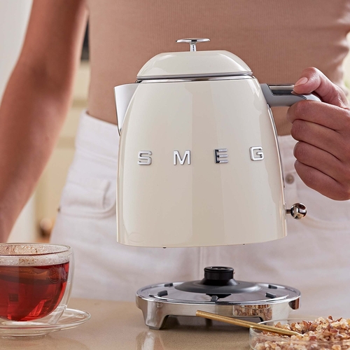 SMEG KLF05CREU Crema - Hervidor 0.8L 1400W