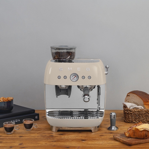 SMEG EGF-03-CREU Crema Brillante - Cafetera Superautomática 1650W